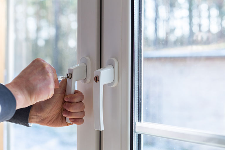 Sicherheitstechnik mittels abschließbarem Fenster - bei Benz-Alarm in Stuttgart und Ludwigsburg